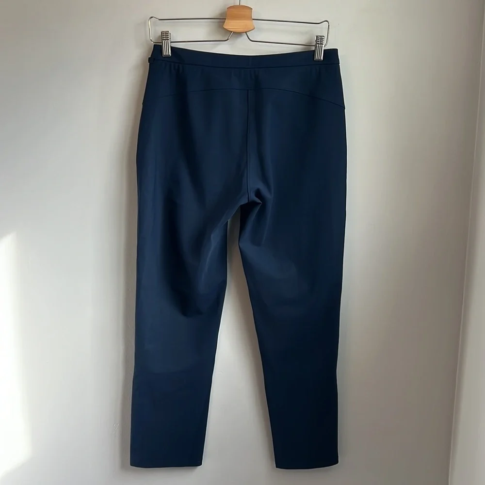 Lululemon On The Move Pant *Lightweight True Navy SZ 8